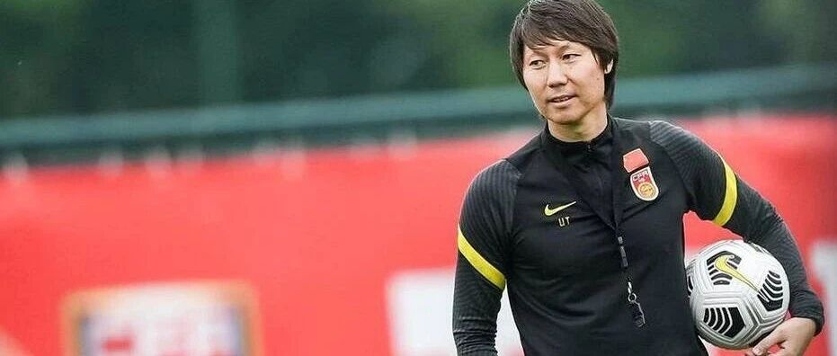 体育产业早餐8.23|李铁续约至2026年 马赛球员与尼斯球迷互殴比赛被腰斩