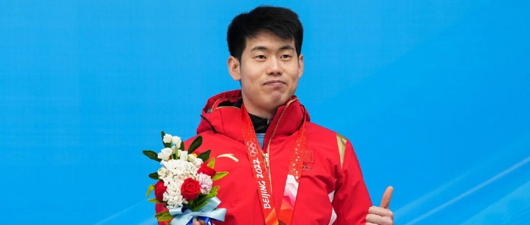 冬奥早餐2.12|闫文港钢架雪车摘铜“零的突破” 开幕式旗手赵丹、高亭宇冲金