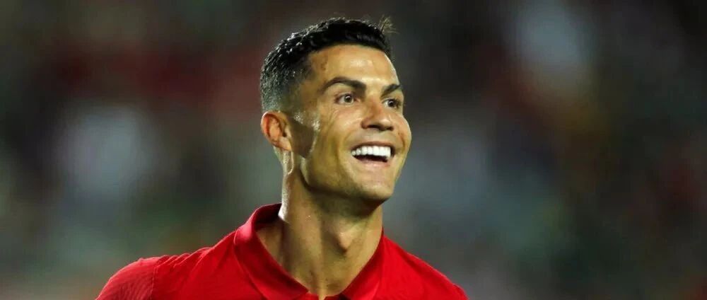 体育产业早餐10.10|C罗破门葡萄牙3-0卡塔尔 武磊成为追光智能品牌体验官