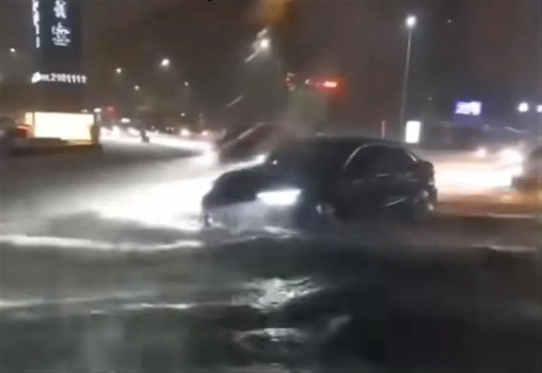 四川宜宾多地暴雨