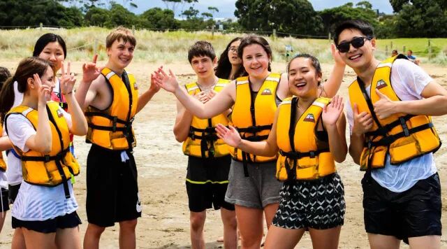 她是青年国会议员、儿童基金会领导，梦想是去联合国工作。。【ACG高级中学优秀毕业生】