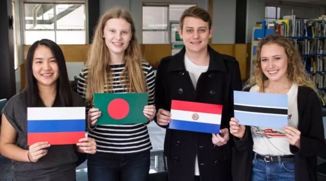 她是青年国会议员、儿童基金会领导，梦想是去联合国工作。。【ACG高级中学优秀毕业生】