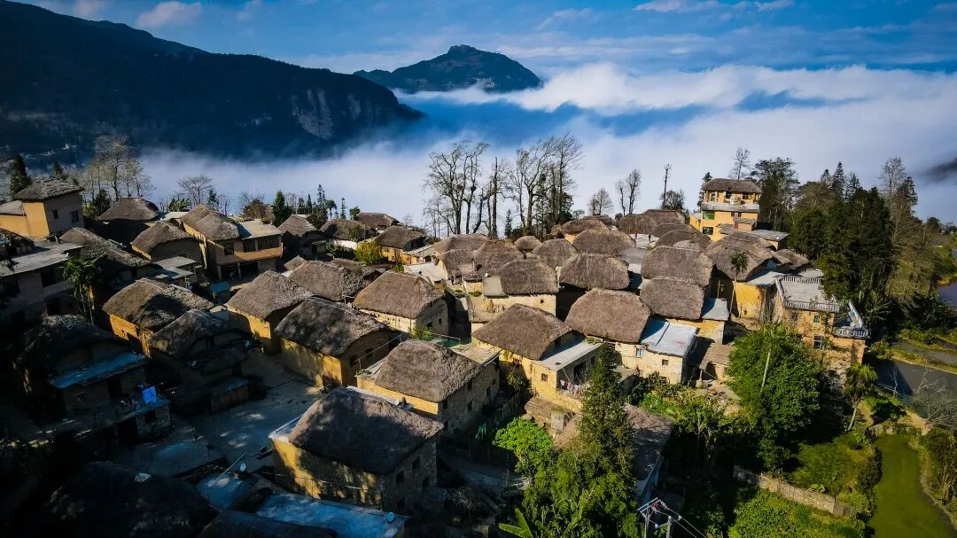 "十四五"时期,要坚持把农村危房改造作为一项基础性,长期性,系统性的