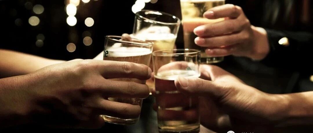 25岁小伙一渴就把饮料当水喝，血糖爆表! 差点没命