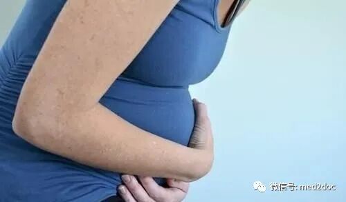 一名19岁单身妹某天到急诊主述自己「满肚子大便」,痛到大不出来,她