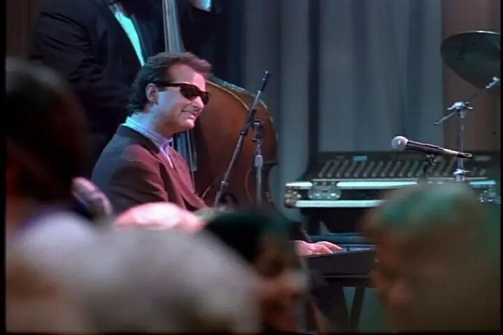 一部典型的老式好莱坞喜剧,套路明显,结局平淡,可它还是在imbd上获得