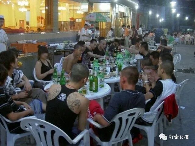 靠逼老婆卖淫发财，买豪宅圈养多位情人性贿赂官员！这个恶魔被判死刑（组图） - 3