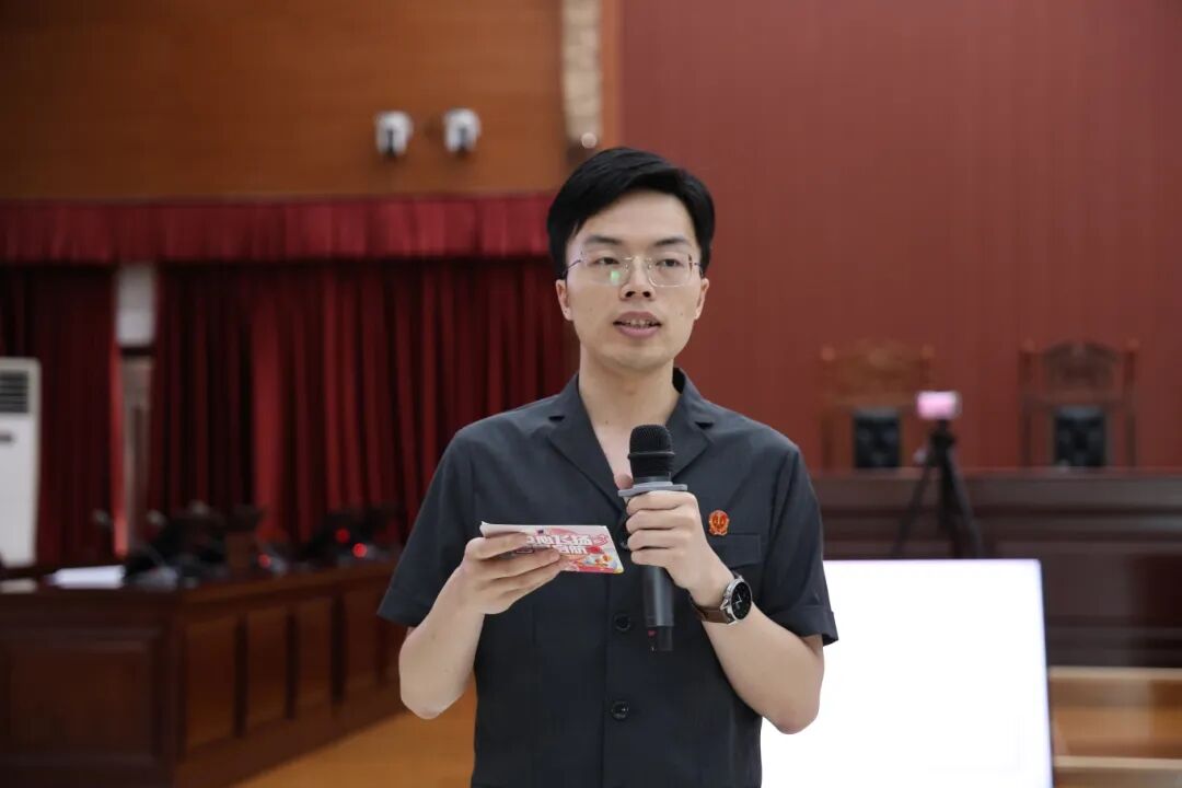 卫文涛普法.JPG