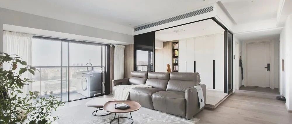 114平三居室，把次卧的墙拆掉，打造一个开放式的自在空间！