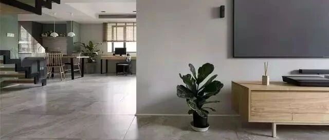 150平的复式装修，楼下不设一丝遮拦，楼上才是私人精神后花园！