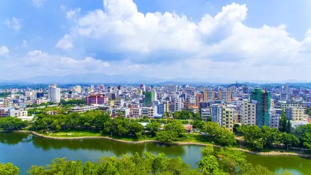 7月24日,市委书记,市人大常委会主任李红军率队到电白区沙琅镇调研