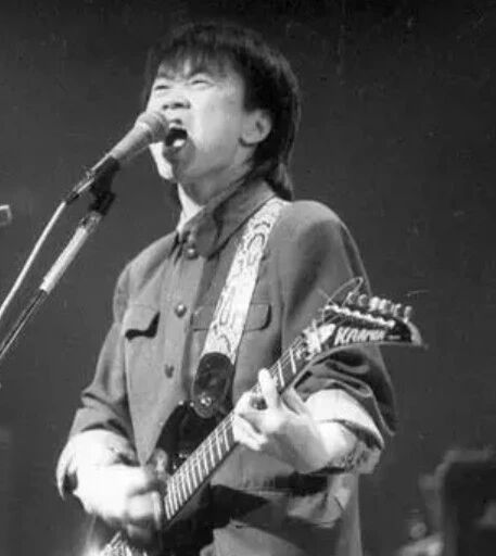 当崔健在长城脚下唱起《一无所有》，那是他对抗全世界的模样…