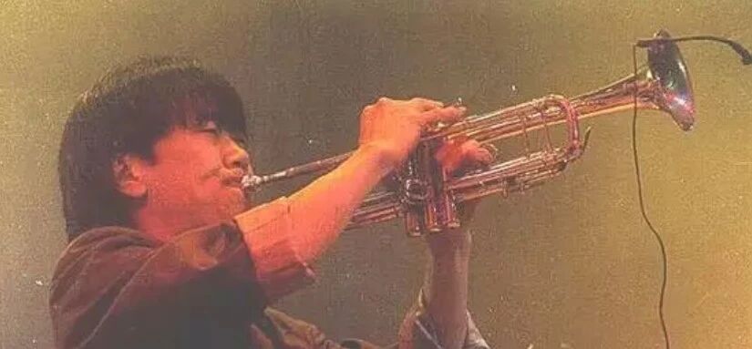 当崔健在长城脚下唱起《一无所有》，那是他对抗全世界的模样…