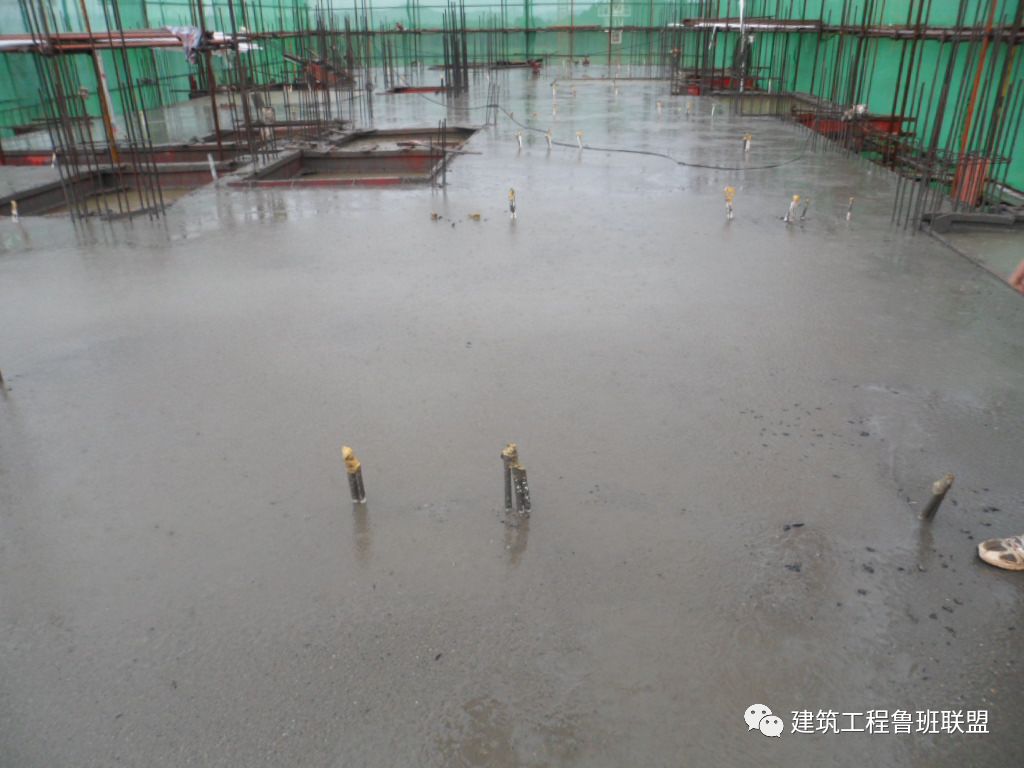 混凝土浇筑时突降暴雨怎么办？听听一线专家怎么说！的图1
