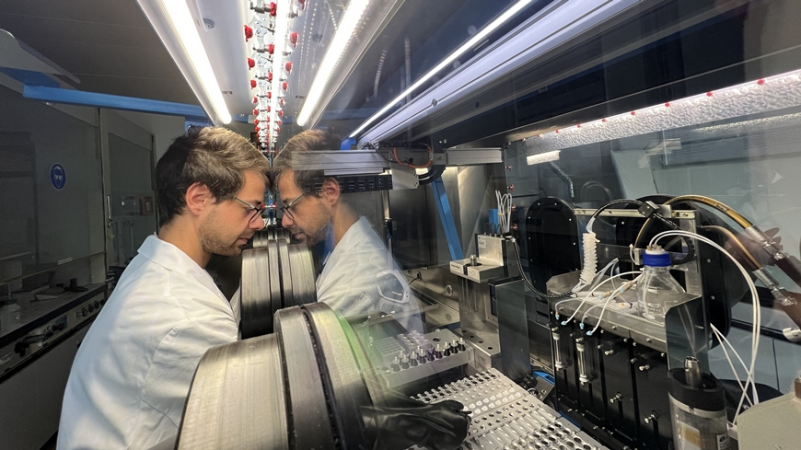 Aurora電池機(jī)器人：新能源研發(fā)明日之星！