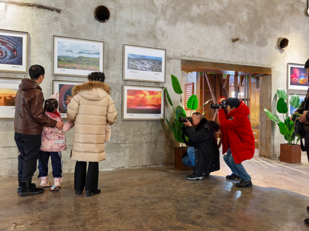 基层艺讯｜兴安盟与龙岩市摄影联展开展 第7张