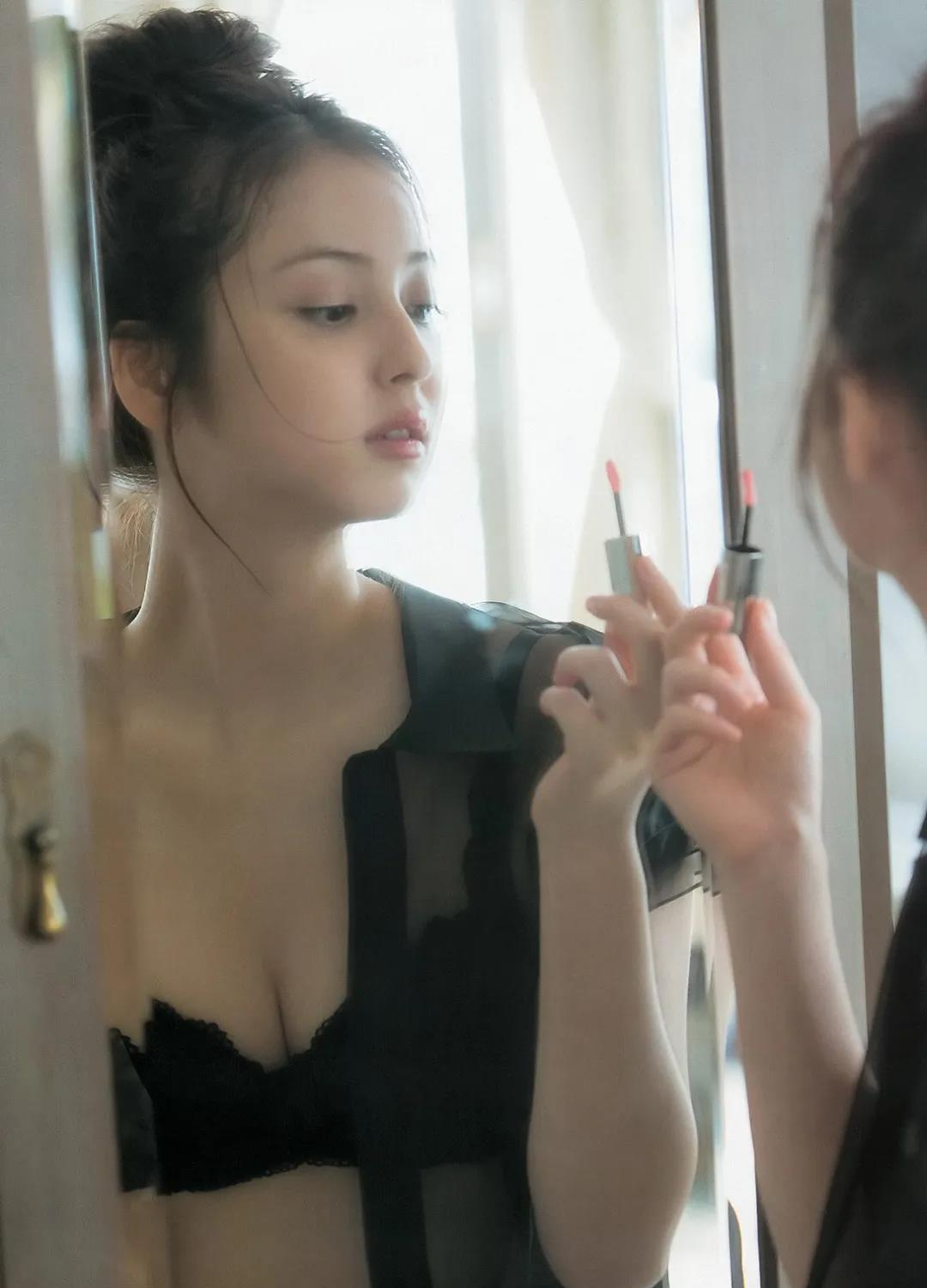【美女】“日本第一玉女”美照让3亿少女酸哭：这是什么人间尤物...（组图） - 1