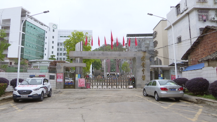 今天是广东省2021年普通高考英语听说考试第一天,我县设紫金中学,紫金