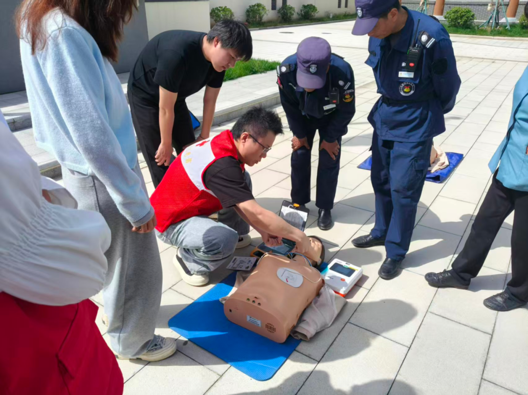 自动体外除颤器是什么“一键搜寻AED”小程序今日上线！全区200个点位，5000名“急救哨兵”已就位！_https://www.jmylbn.com_新闻资讯_第22张