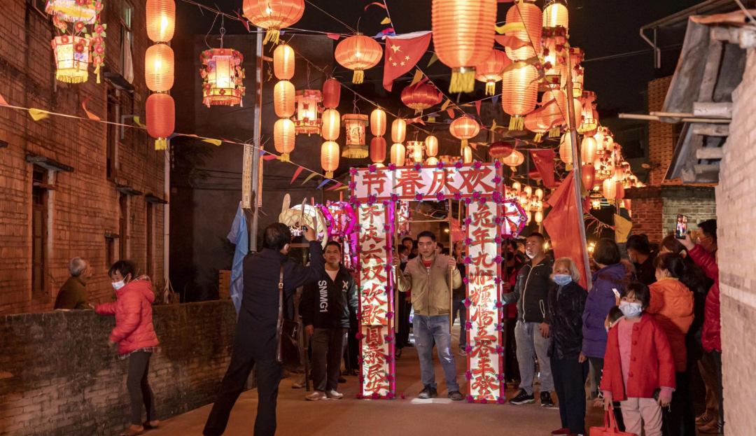 信宜六双花灯登上央视