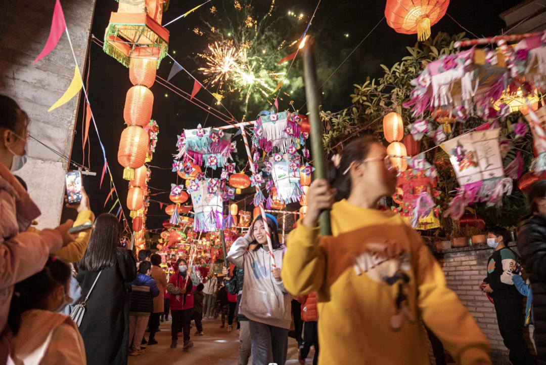 信宜六双花灯登上央视