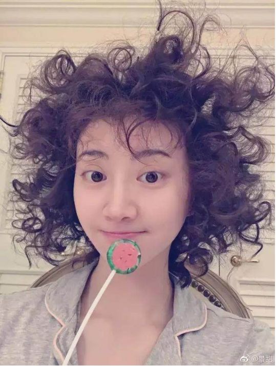景甜張繼科要奉子成婚？可景甜為了證明沒懷孕都脫得只剩小吊帶了呀！ 娛樂 第24張