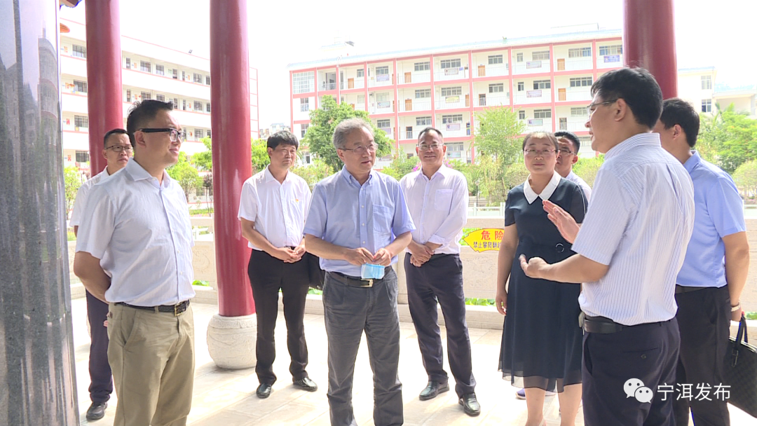 市人大常委会副主任,县委书记罗景锋,市人民政府副市长胡剑荣,市教育