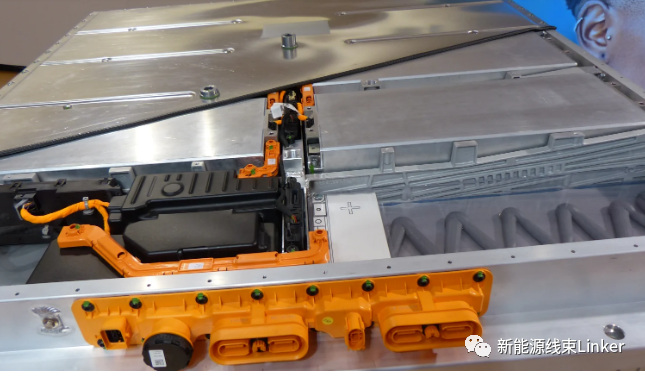 大众MEB平台高压部件解析（电池、连接器、高压线、充电座、动力系统）的图6