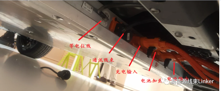 大众MEB平台高压部件解析（电池、连接器、高压线、充电座、动力系统）的图7