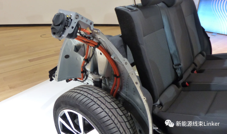 大众MEB平台高压部件解析（电池、连接器、高压线、充电座、动力系统）的图19