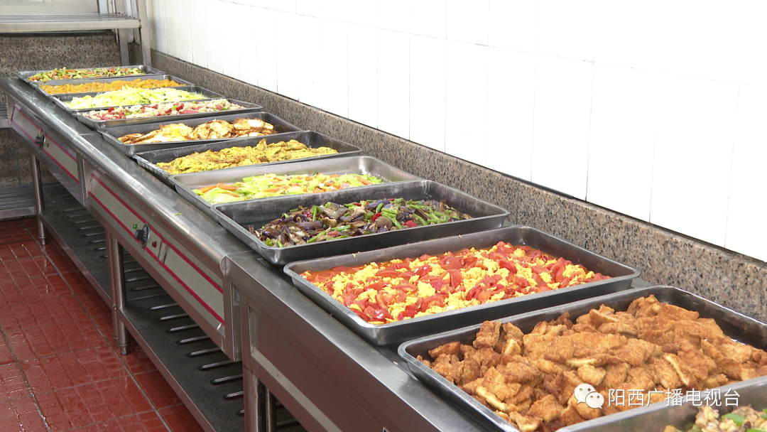 记者探营高考临近阳西一中二中为学生搭配营养膳食铺就暖心高考路