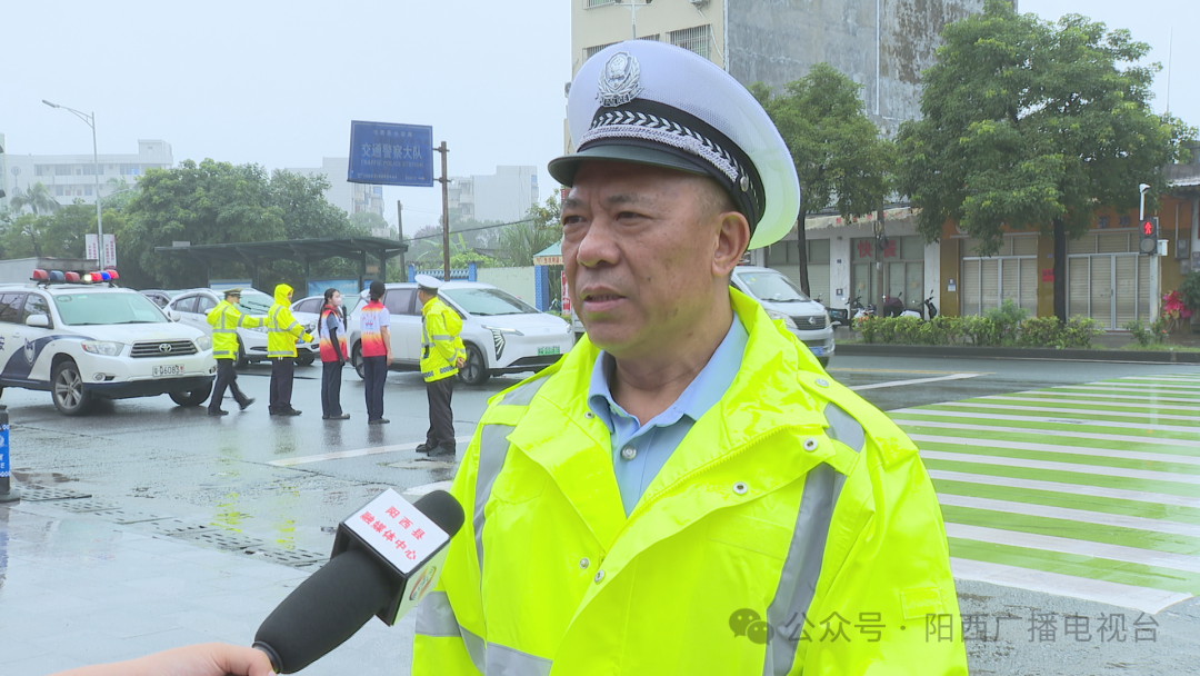 阳西县公安局交通警察大队副大队长 李红田:今年高考期间,阳西县公安