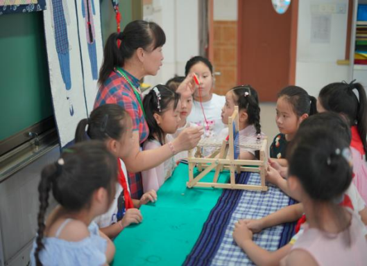 三林鎮中心小學_三林鎮中心小學是第幾梯隊_鎮小學中心三林校區地址