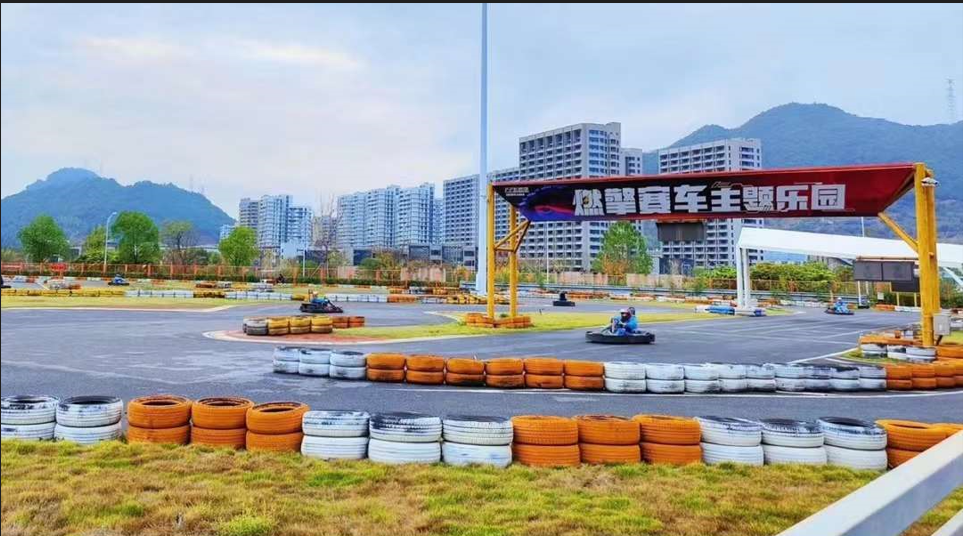 携手同行驭云前进 - 封面图