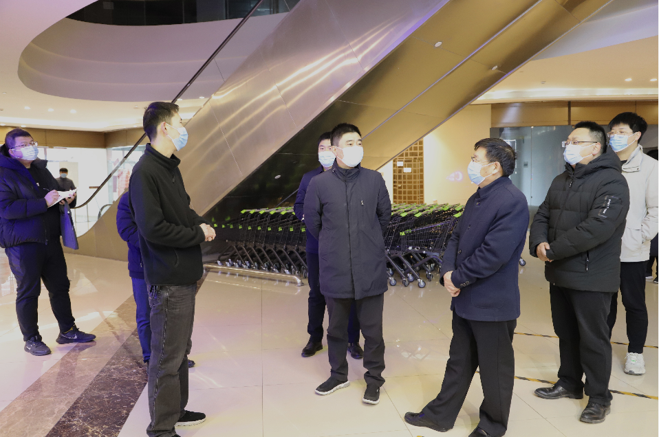 李杰在先后查看世纪华联超市,永安里小区,建业绿色基地,耕德电子产业