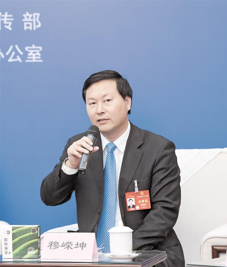 全国人大代表穆嵘坤让老百姓端上生态碗吃上生态饭