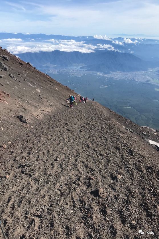 登頂富士山是很多日本人一輩子的心願 一隊上海小囡真去了 Ikids 微文庫