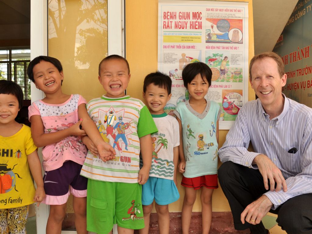 幼稚園餐盤突現不明異物，園長聲稱無公害，這樣餐食太過原生態 親子 第3張