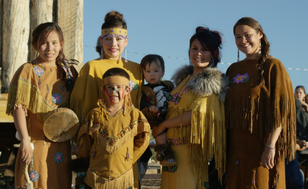 哥威迅部落的族人以狩猎,捕鱼和采集的游牧生活为传统,该生活方式却在