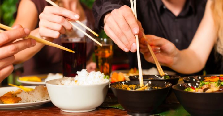 公筷公勺行动吃饭一个小习惯新冠病毒盯上你别以为不聚餐不吃野味就没