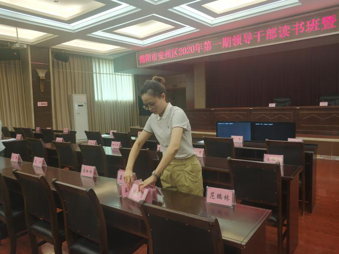 会场气球布置图片_婚庆布置会场的图片_会场布置以左为尊