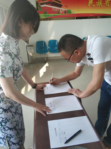 会场布置以左为尊_婚庆布置会场的图片_会场气球布置图片