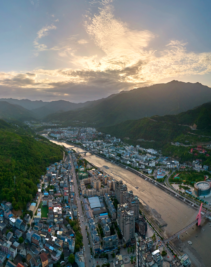 平武古为"龙州"自西汉高帝六年始建县级政权以来至今已有2200多年建县