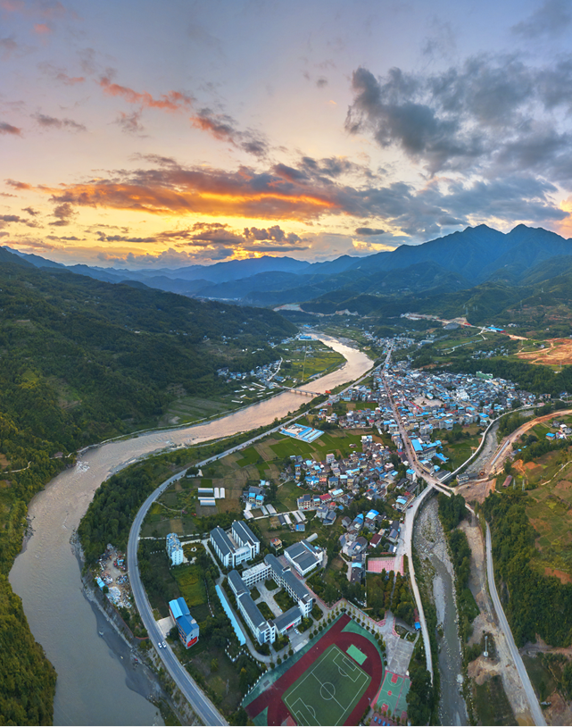 平武古为"龙州"自西汉高帝六年始建县级政权以来至今已有2200多年建县