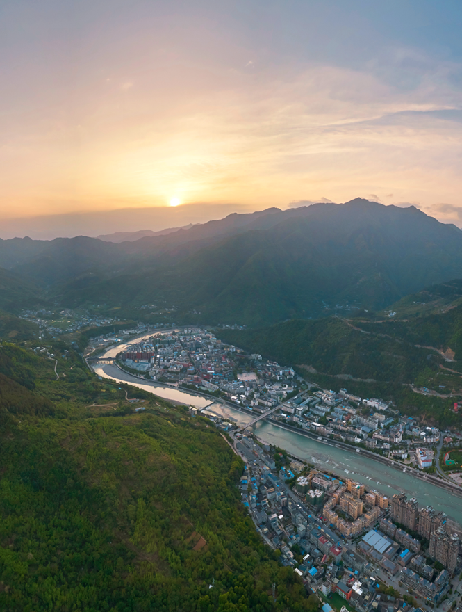 平武古为"龙州"自西汉高帝六年始建县级政权以来至今已有2200多年建县