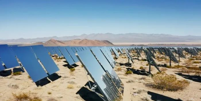 【5/18更新】沙漠中清洁光伏板，不用水非接触式自动清洁，怎么做到的？的图1