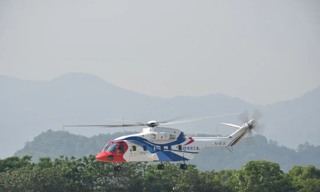 【5/19更新】“吉祥鸟”AC313A直升机首飞成功！的图4