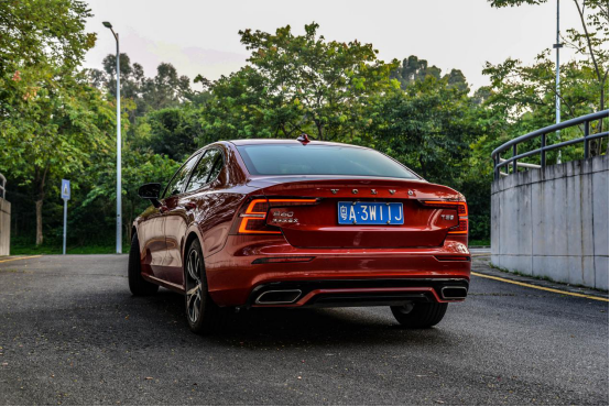 250匹马力65s破百百公里油耗仅需71l沃尔沃s