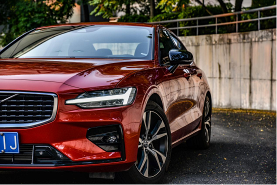 250匹马力65s破百百公里油耗仅需71l沃尔沃s