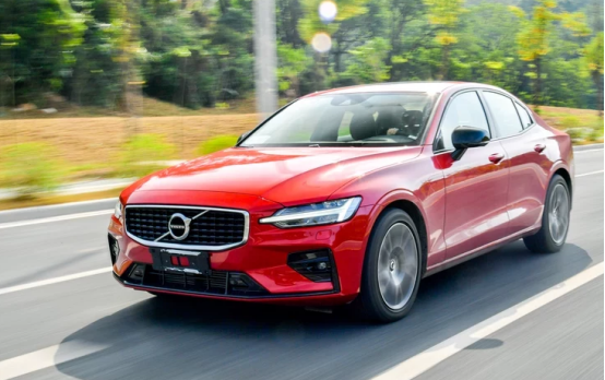 250匹马力65s破百百公里油耗仅需71l沃尔沃s